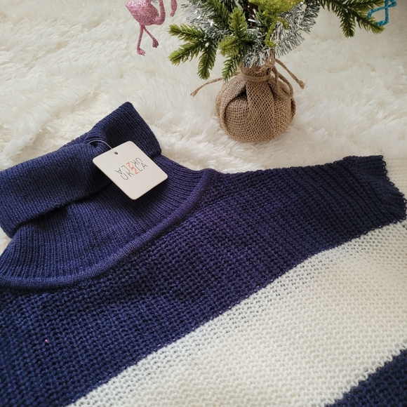Blue and white striped turtle beck sweater - Picture 3 of 3